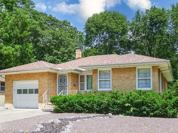 804 W White St, Champaign, IL 61820