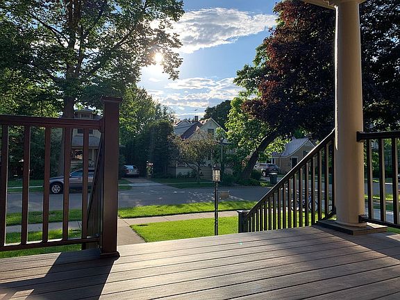 4th image of 544 Forest Ave