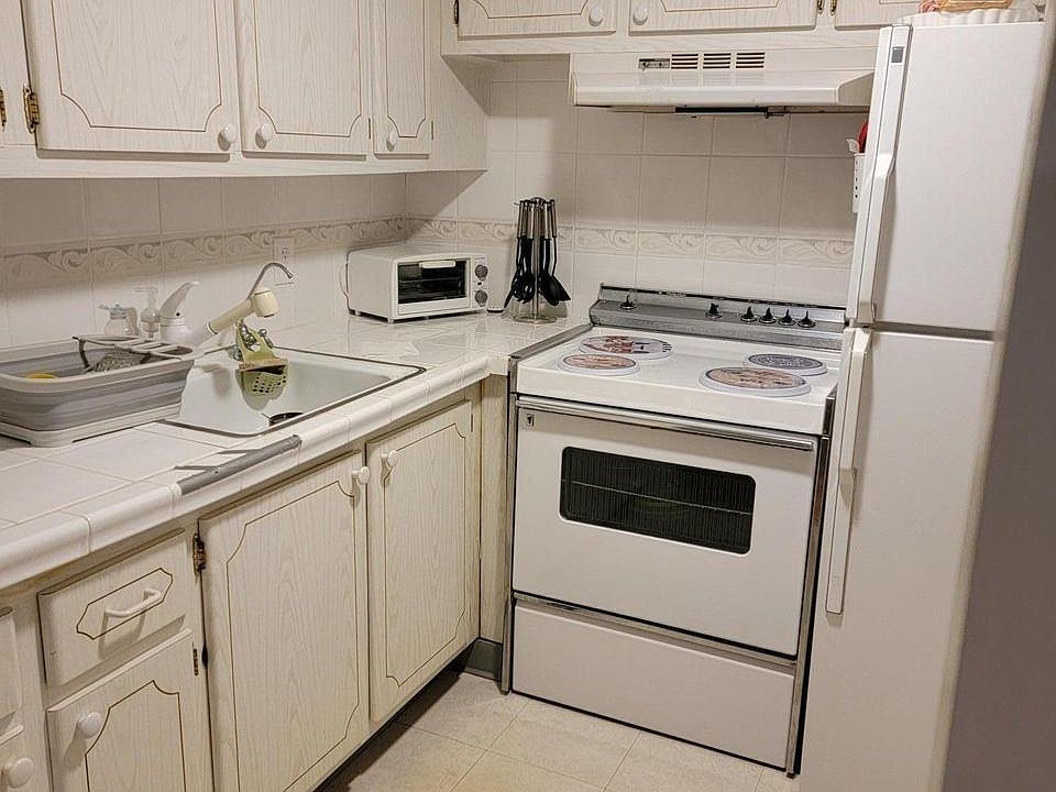 1st image of 159 Camden E