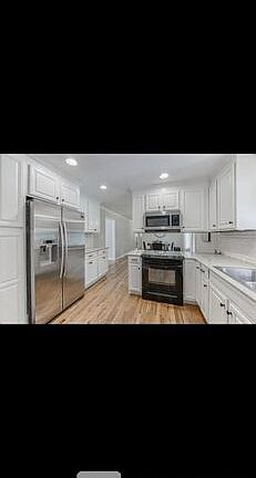 4th image of 2998 Barry Ave SE