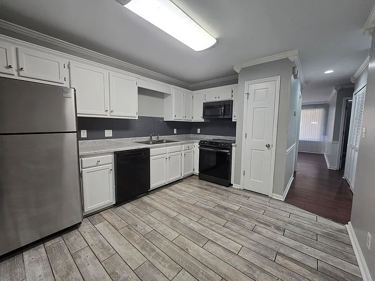 702 Westbrook Ct — Photo 7
