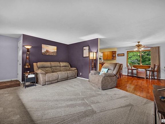 4th image of 618 S Ridgeview Ln
