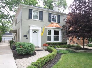1442 Roslyn Rd, Grosse Pointe Woods, MI 48236