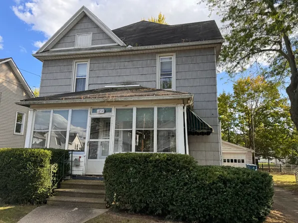 1214 W 3rd St, Dixon, IL 61021