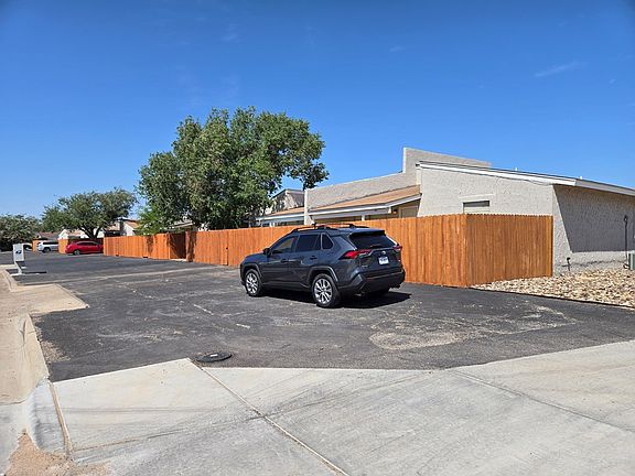 3rd image of 123 N Glenwood Dr #A