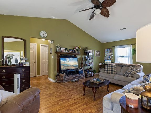 2nd image of 603 Plantation Dr