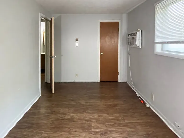 Sandalwood Apartments — Photo 8