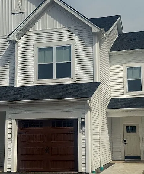 205 Erie Ridge Dr — Photo 1