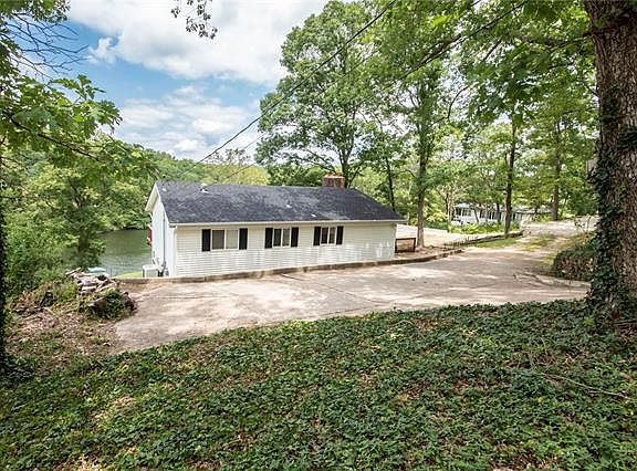 5th image of 121 N Lake Dr