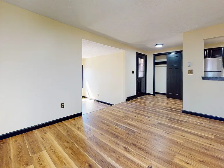 Beacon Court — Photo 42