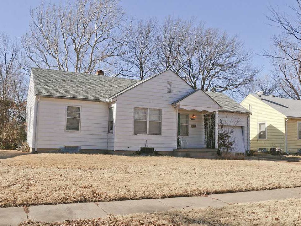 2nd image of 927 N Ridgewood Dr