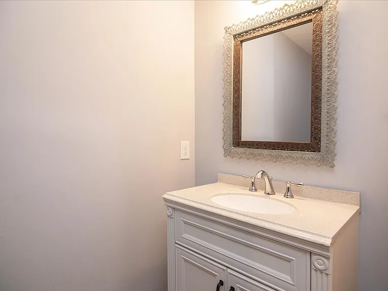 1755 Lyle Ave — Photo 16
