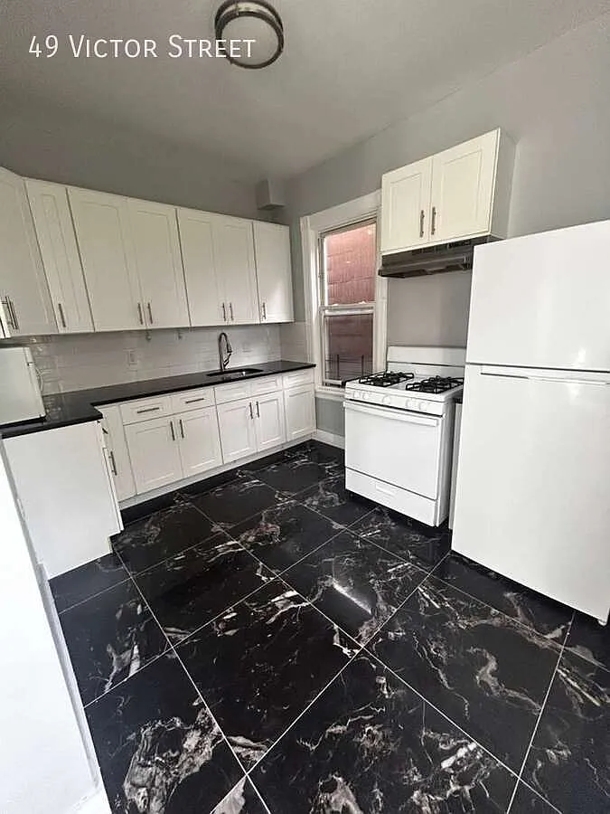 3 bed, $2,900 — Photo 3