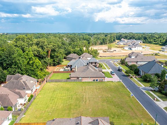 4th image of 225&227 English Gardens Pkwy