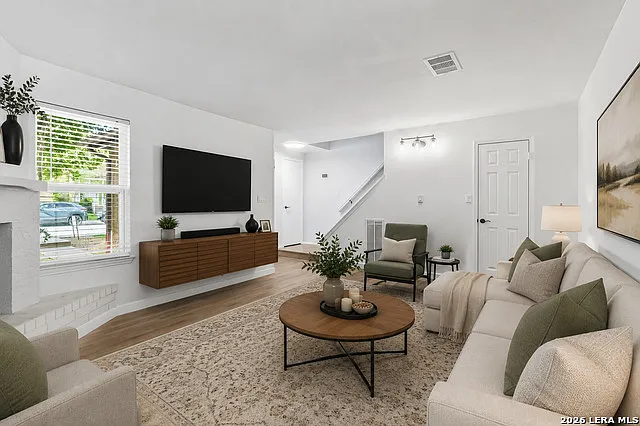 2 bed, 1.5 bath, 1228 sqft, $1,695 — Photo 4