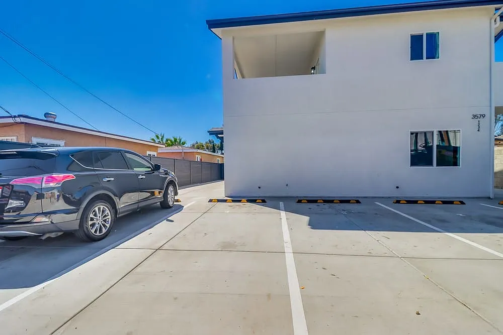 1 bed, 400 sqft, $1,850 — Photo 2