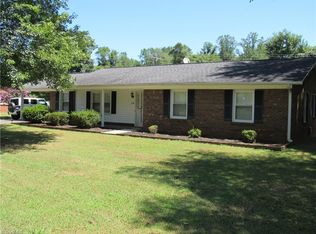 1335 Meadowbrook Dr, King, NC 27021