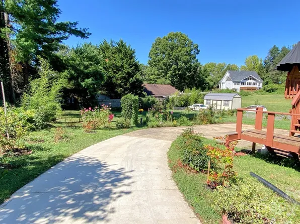 25 Harmony Ln, Asheville, NC 28803