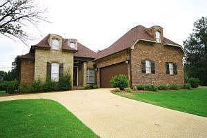 1st image of 1945 Northshire Dr