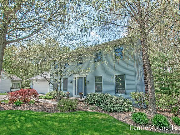 2nd image of 931 Kings Row Dr NW