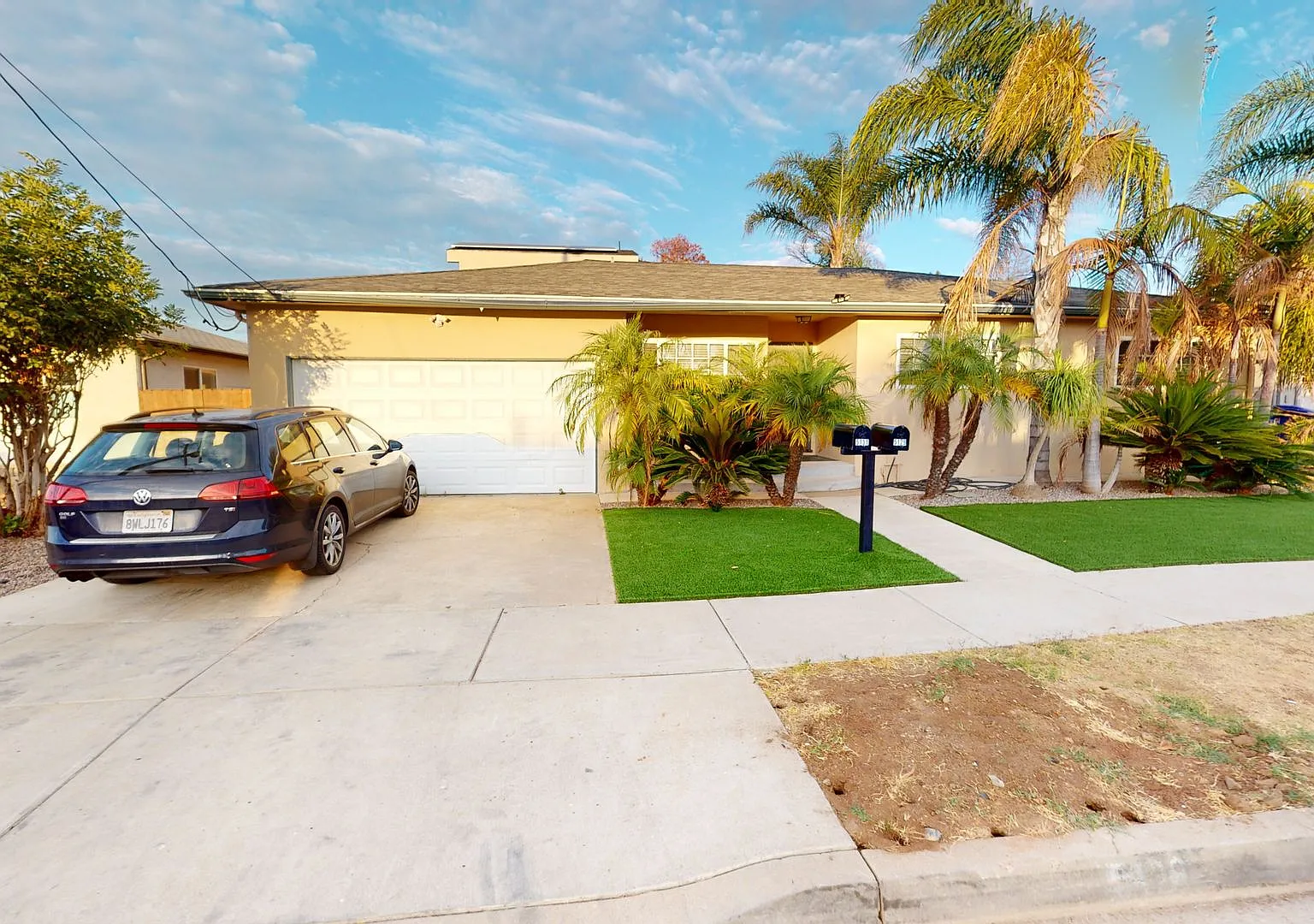 4 Bedroom House on Leo with Garage! — Photo 1