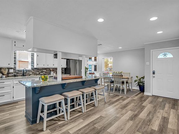 5th image of 5511 Hialeah Dr