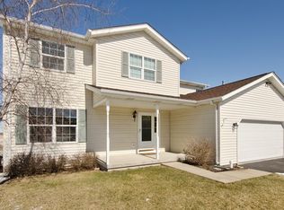 724 Robert Dr, Woodstock, IL 60098