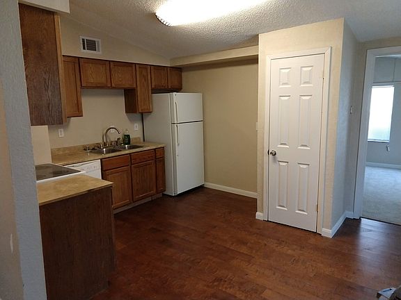 5th image of 214 Wallace Dr