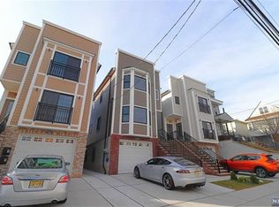 543 Hamilton St, Harrison, NJ 07029