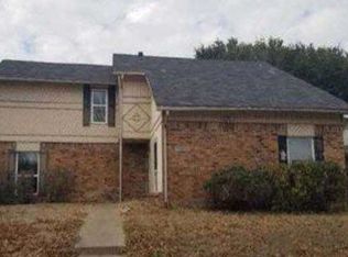 709 Middle Glen Dr, Garland, TX 75043