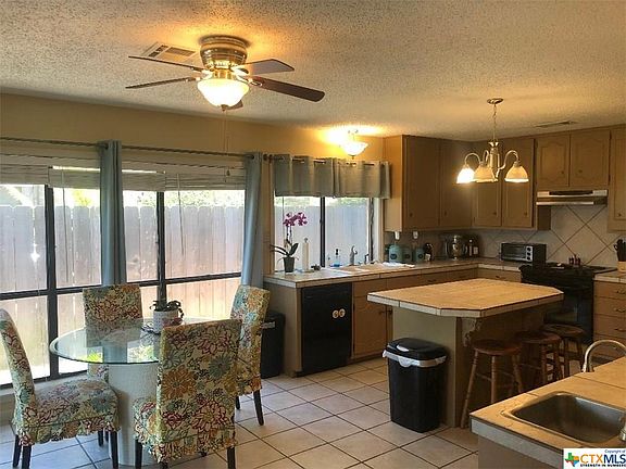 3rd image of 724 Taos Dr