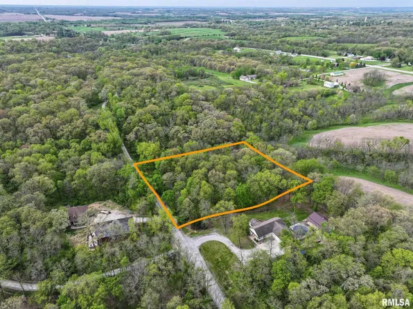 Woodland Dr, Sherrard, IL 61281