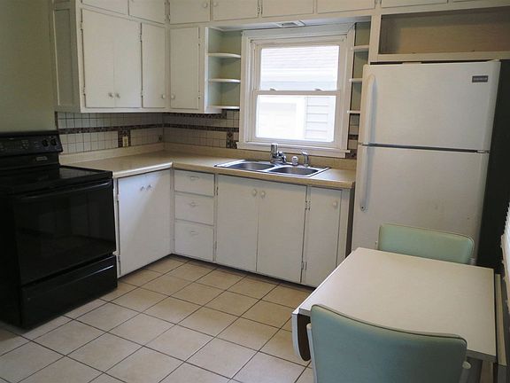 Kitchen with Appliances