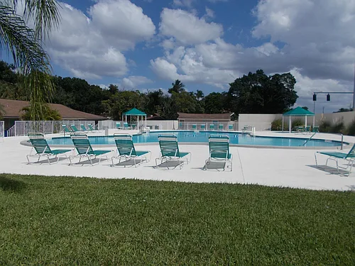 4261 Island Cir #F Photo 1