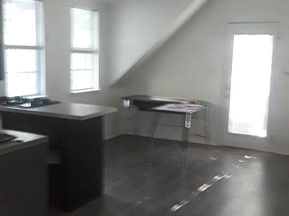 2nd image of 913 E 13th St #A