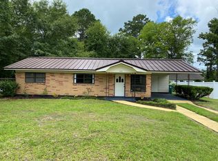 206 Nancy Ross Dr, Eufaula, AL 36027