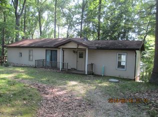 12433 Meyers Point Dr, Loogootee, IN 47553