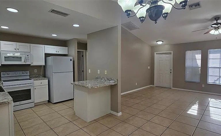 3740 SW Santa Barbara Place Cpe — Photo 7