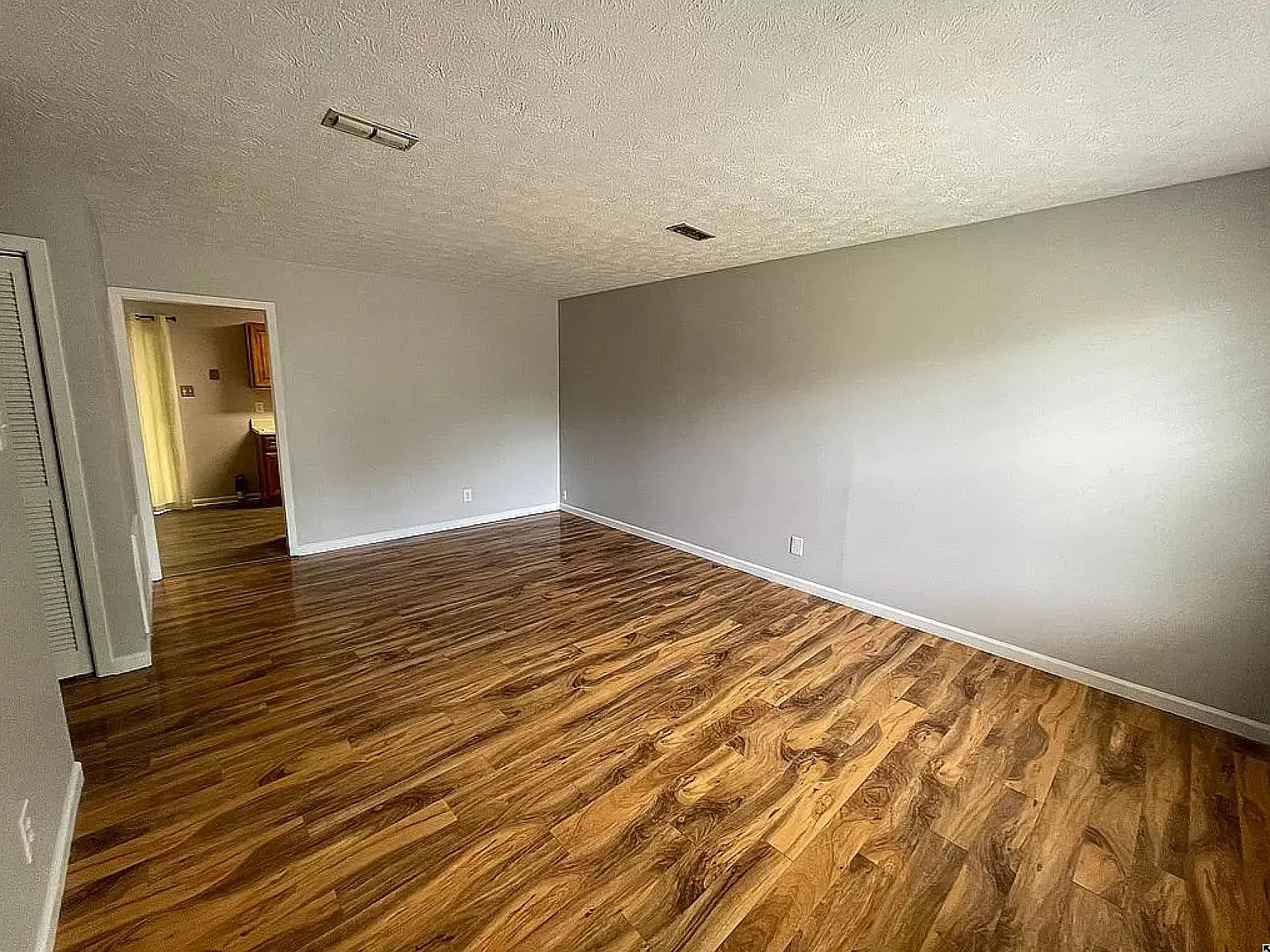 3 bed, 1.5 bath, 1100 sqft, $1,350 — Photo 3