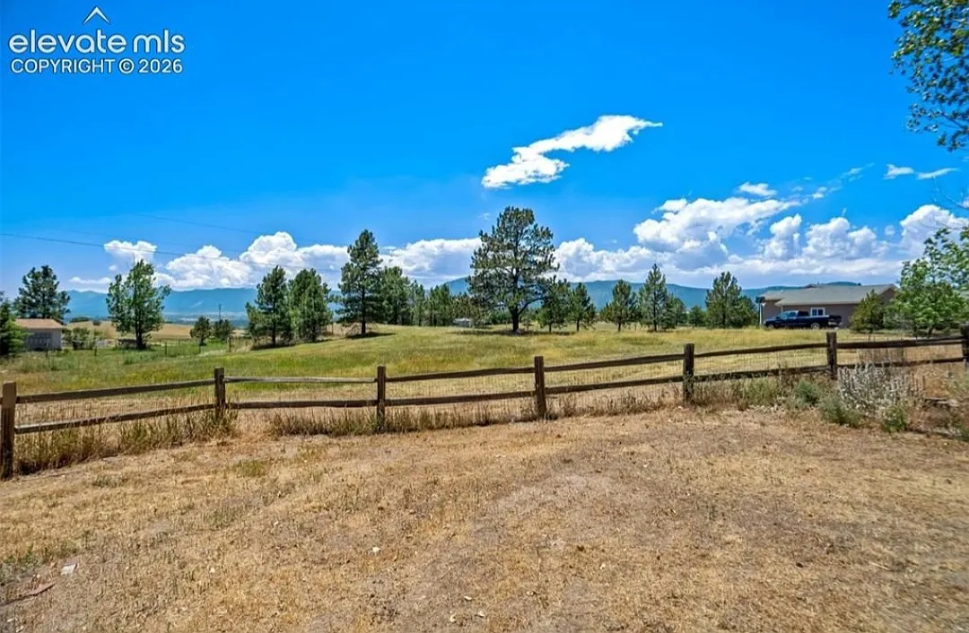 3 bed, 1900 sqft, $2,800 — Photo 3