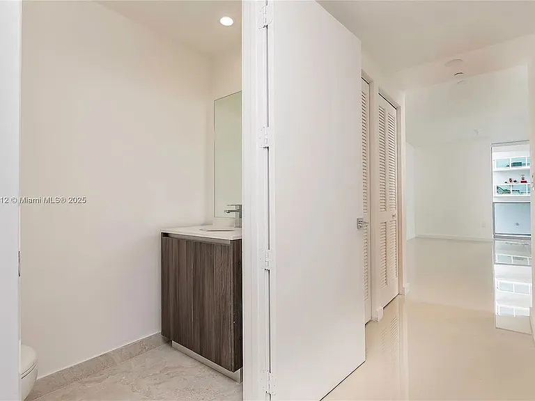 488 NE 18th St #1 — Photo 11