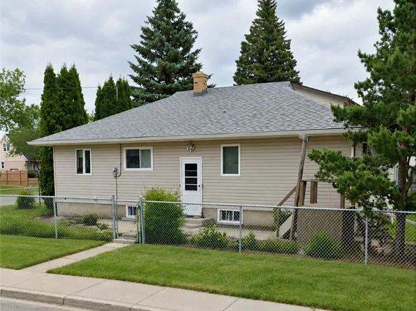 805 4th Street E, Prince Albert, SK S6V 0K6