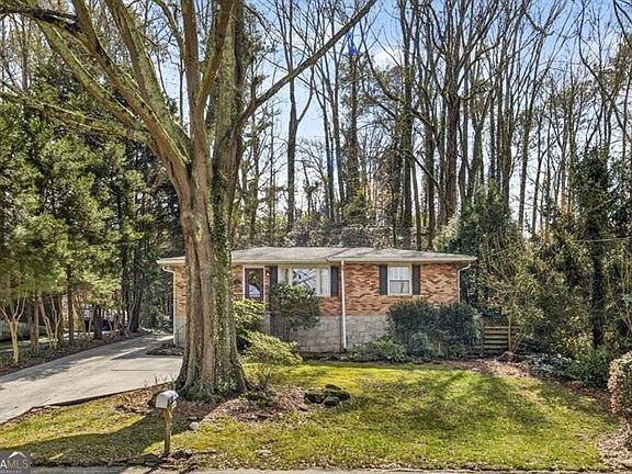 2nd image of 908 Scott Cir