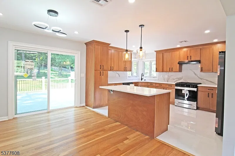 4 bed, 3.0 bath, $3,700 — Photo 4