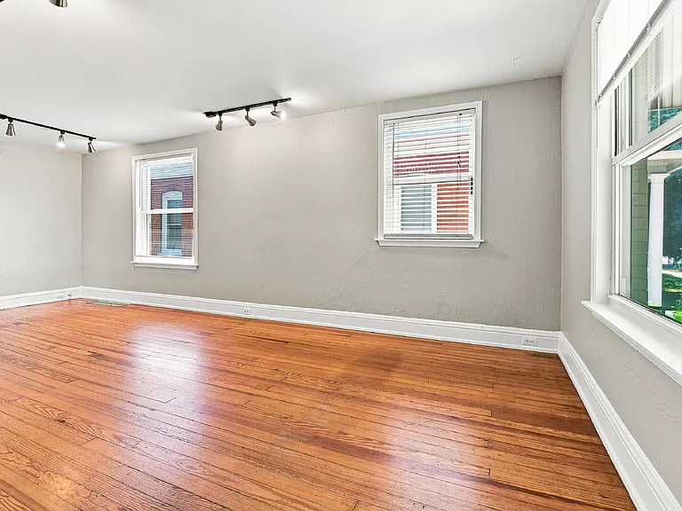 1420 S Washington St — Photo 3