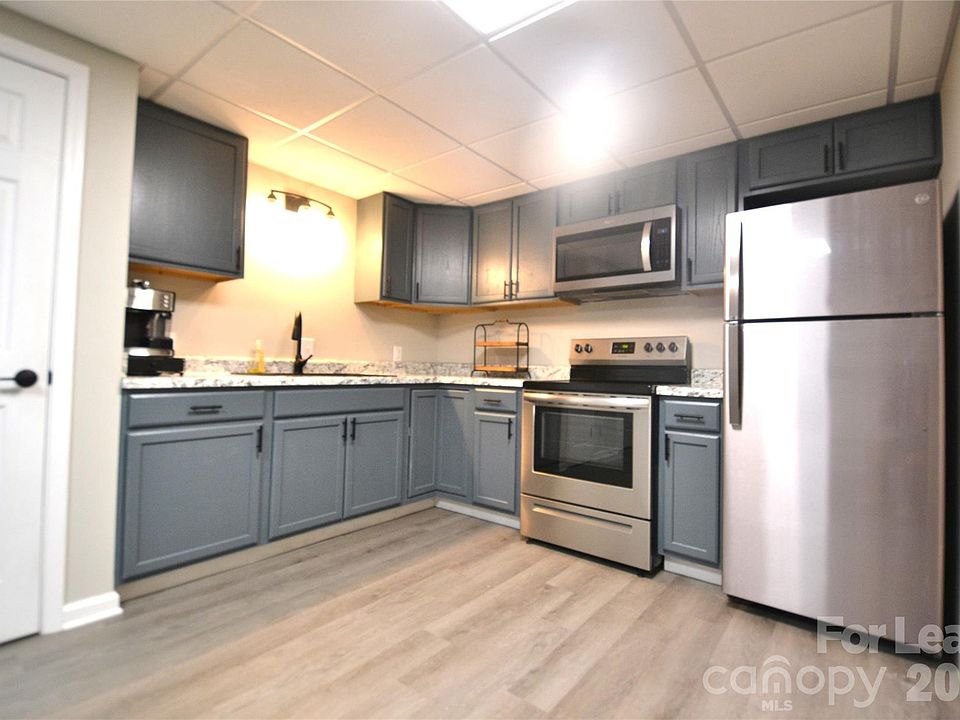 1st image of 120 Cardinal Dr N