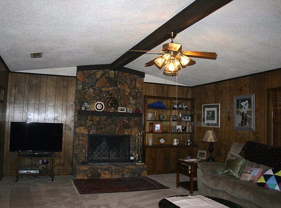 4th image of 222 Welch Ln