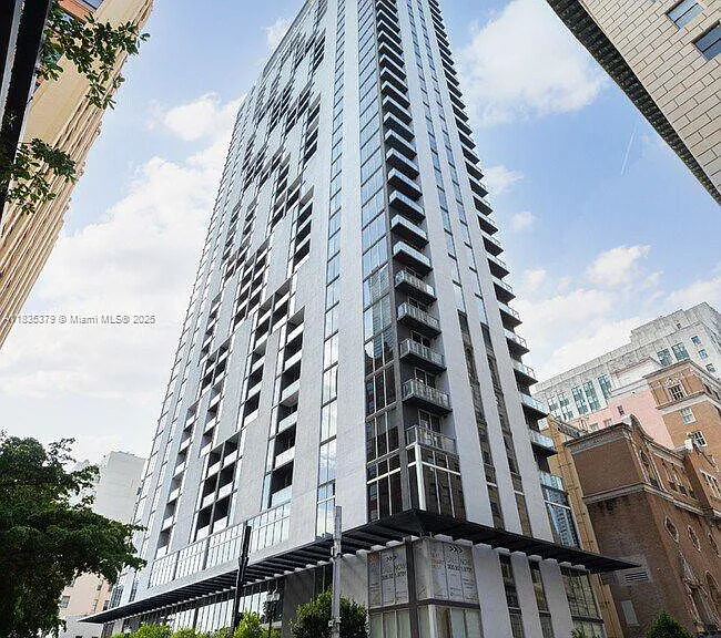 151 SE 1st St #6 — Photo 15