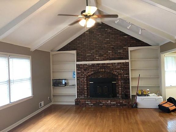 Large Family Room with Vaulted Ceilings