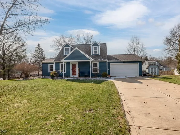 9538 Glencairn Ln, Olmsted Falls, OH 44138